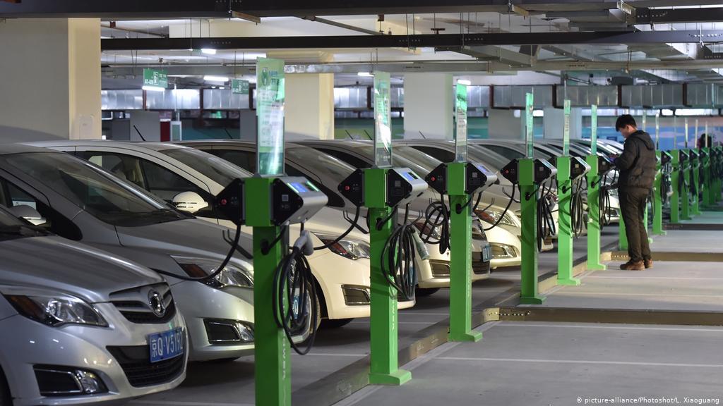 השקעה עתידית בעמדות טעינה לרכבים חשמליות